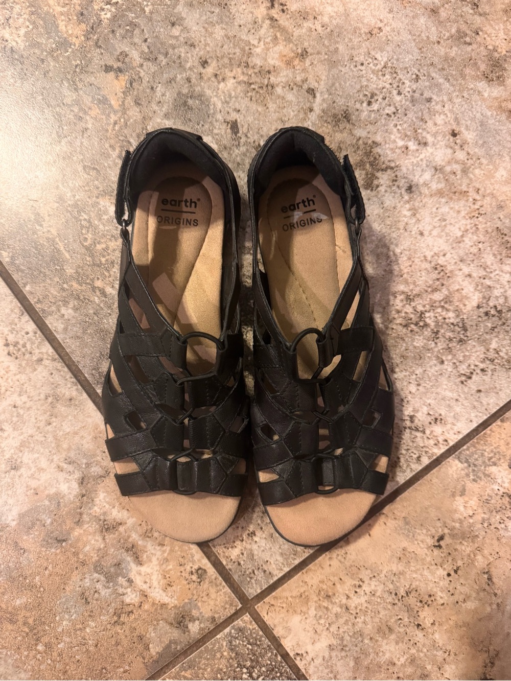 Earth Origins "Belle Bridget" Black Leather Gladiator Sandals - Size 7.5